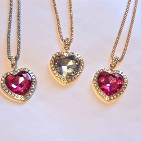 Heart Necklace Pink Red Crystal Rhinestone Pendant Necklace on 18-22" chain. - Picture 5 of 10